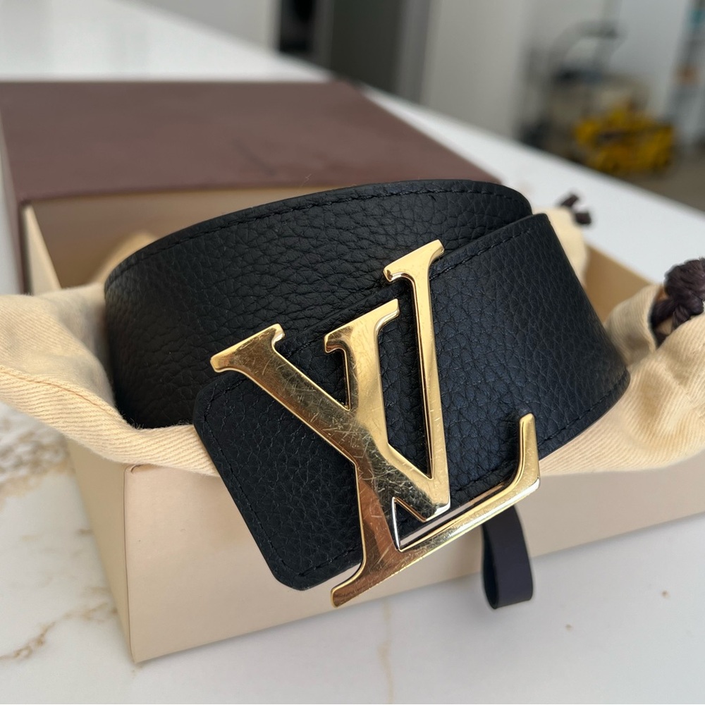 Louis Vuitton Reversible Belt with Gold Buckle. Black and brown. Size 95(38) Men
